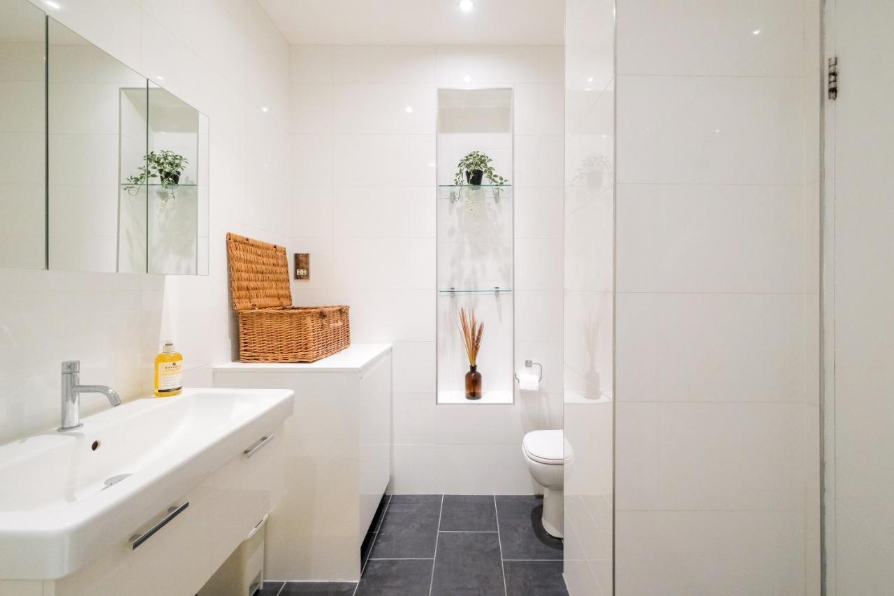 Lovely 2 Bed Flat In Canal Side Gated Development Apartment London Bagian luar foto