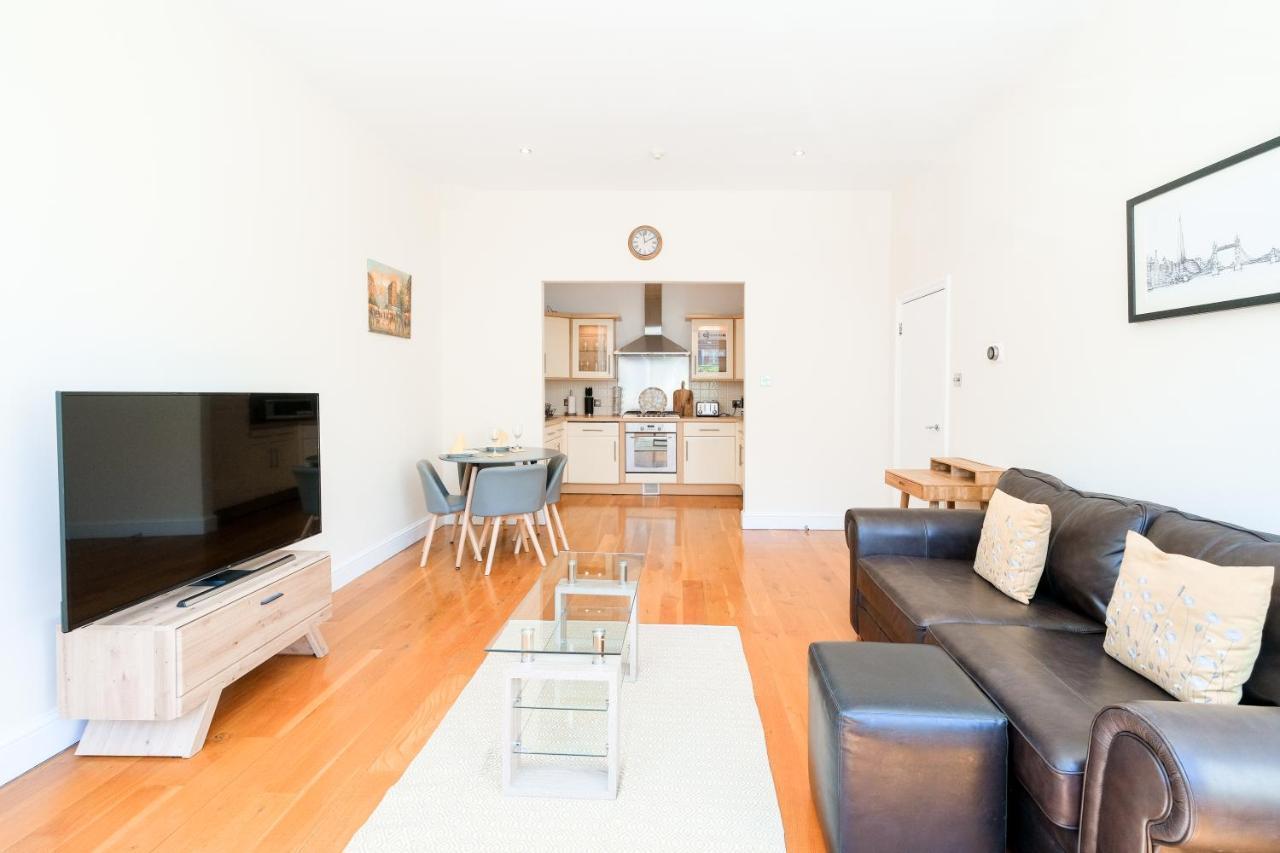 Lovely 2 Bed Flat In Canal Side Gated Development Apartment London Bagian luar foto