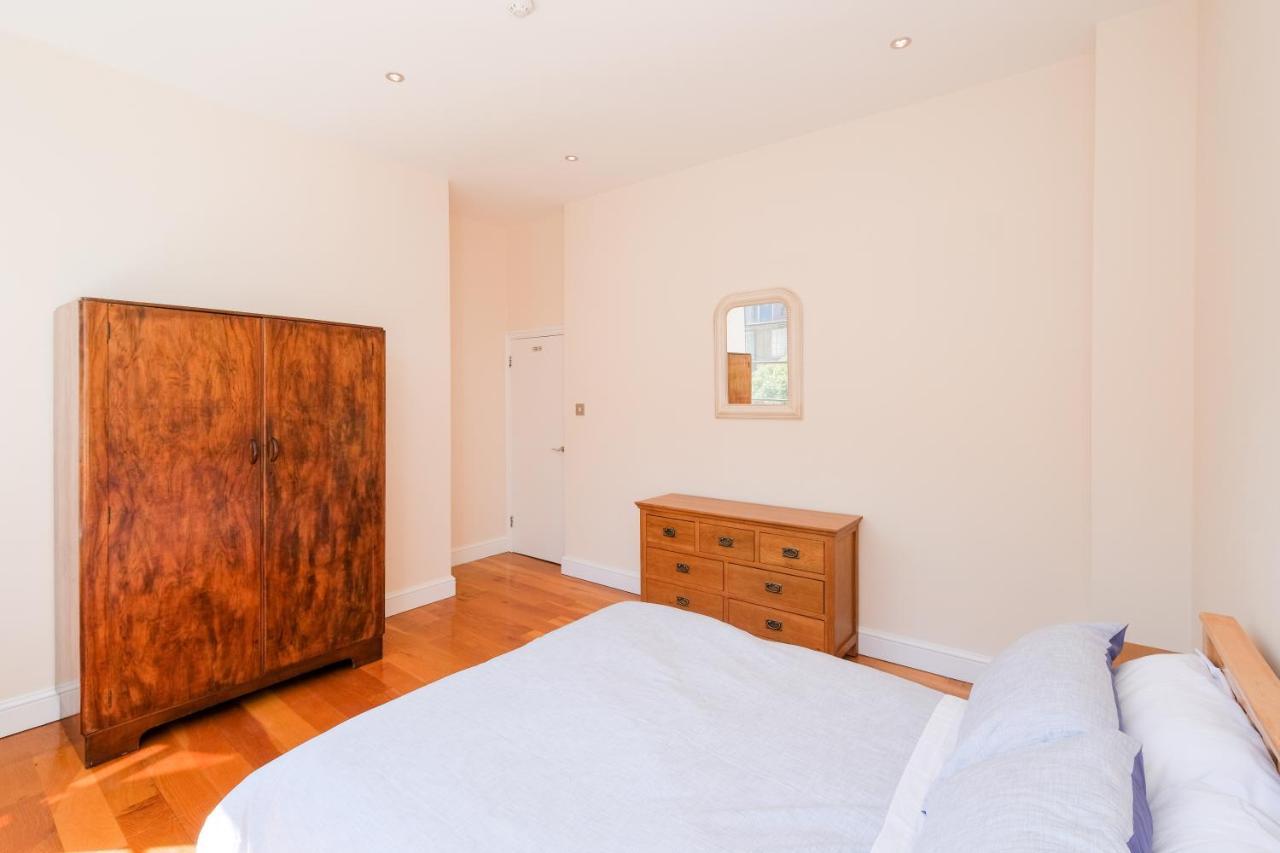 Lovely 2 Bed Flat In Canal Side Gated Development Apartment London Bagian luar foto
