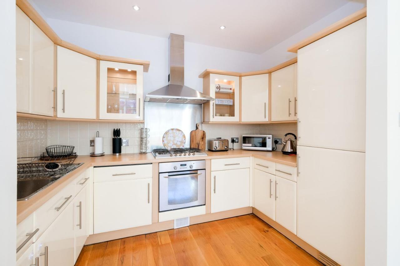 Lovely 2 Bed Flat In Canal Side Gated Development Apartment London Bagian luar foto